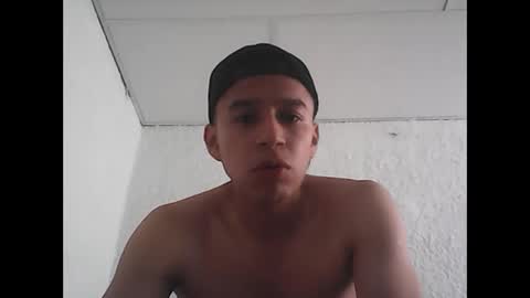 Snapshot of fabiar11 chatting on 02.06.26 R online show from 02.06.26