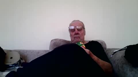 Snapshot of fabric21 chatting on 01.27.25 the masturbator online show from 01.27.25