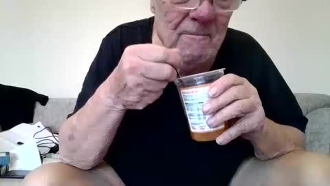 Snapshot of fabric21 chatting on 02.05.25 the masturbator online show from 02.05.25