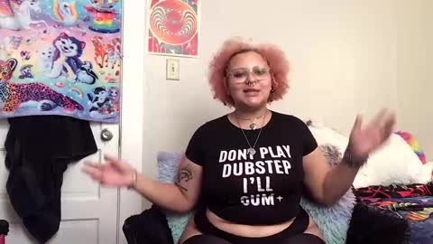 Snapshot of faemami chatting on 09.28.25 FaeBae online show from 09.28.25