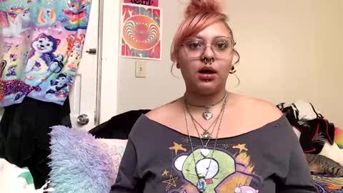 Snapshot of faemami chatting on 10.04.25 FaeBae online show from 10.04.25