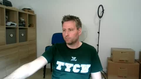 Snapshot of faer_087 chatting on 04.30.26 faer_087 online show from 04.30.26