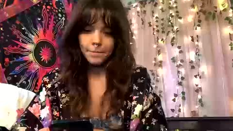Snapshot of faerienugs chatting on 10.11.25 Faerie 3 online show from 10.11.25