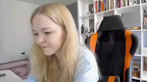 Snapshot of fairy_casey chatting on 09.13.25 fairy_casey online show from 09.13.25