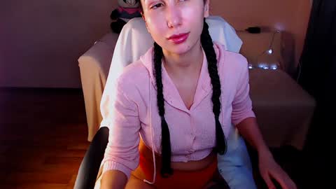 Snapshot of fairy_elli_hot chatting on 12.13.24 Elli  online show from 12.13.24