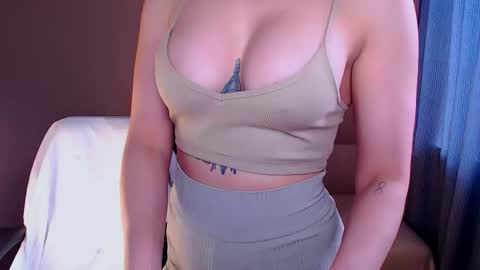 Snapshot of fairy_elli_hot chatting on 09.19.25 Elli  online show from 09.19.25