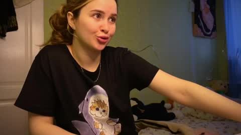 Snapshot of fairyilona chatting on 05.17.26 Ilona online show from 05.17.26