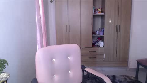 Snapshot of fairylatin chatting on 12.15.24 fairylatin online show from 12.15.24