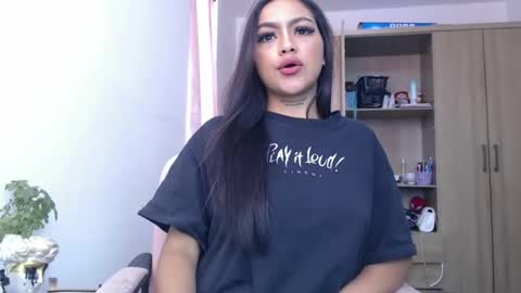 Snapshot of fairylatin chatting on 12.16.24 fairylatin online show from 12.16.24