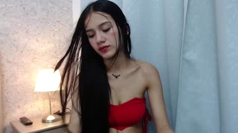 Snapshot of faith_hill chatting on 12.28.24 Faith online show from 12.28.24