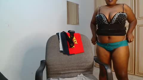 Snapshot of faithokoyo480 chatting on 05.11.26 raysa4421 online show from 05.11.26