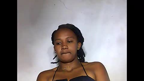 Snapshot of falielyse chatting on 09.15.25 falielyse online show from 09.15.25