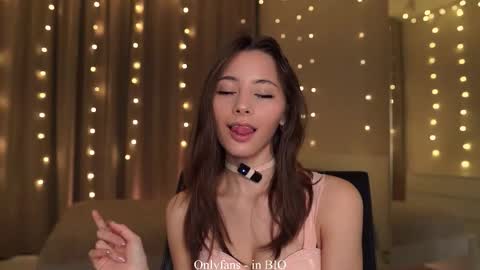 Snapshot of falinecrosthwaite chatting on 12.04.25 Kaori online show from 12.04.25