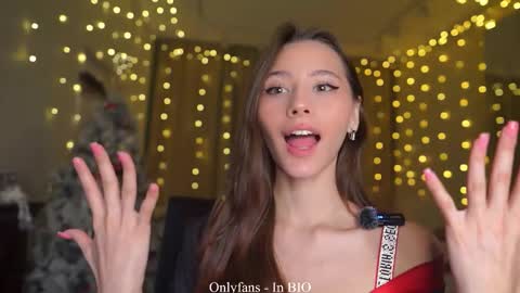 Snapshot of falinecrosthwaite chatting on 12.20.25 Kaori online show from 12.20.25