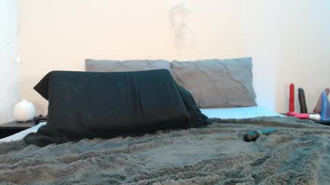 Snapshot of fallonxgray chatting on 12.05.24 Fallon Gray online show from 12.05.24