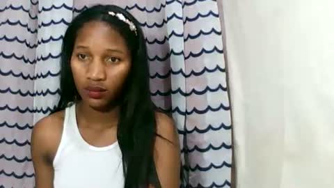 Snapshot of faniriah27 chatting on 09.17.25 faniriah27 online show from 09.17.25