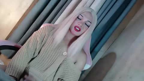 DANIELLA - DONT FORGET TO GIVE ME A THUMBSU UP online show from 02.05.26