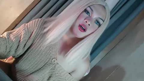 DANIELLA - DONT FORGET TO GIVE ME A THUMBSU UP online show from 02.22.26