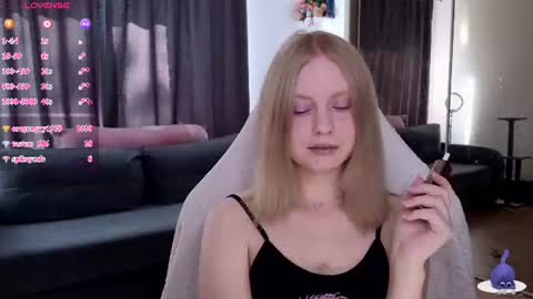 Snapshot of fantasymaria chatting on 06.18.26 my name is Masha online show from 06.18.26