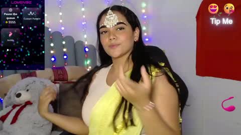 Snapshot of farah_samira chatting on 05.19.26 farah online show from 05.19.26