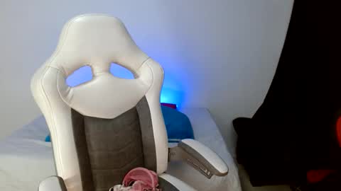 Snapshot of farichell chatting on 03.30.26 fari online show from 03.30.26