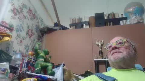 Snapshot of fatfreddythecat chatting on 05.17.26 Fred. online show from 05.17.26