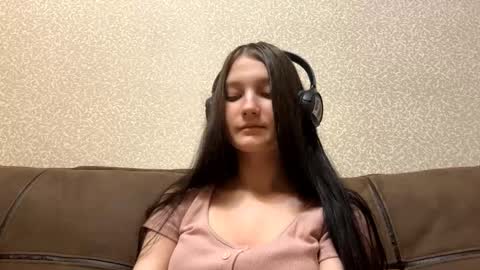 Aurora 18yo online show from 11.11.25