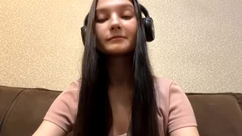 Aurora 18yo online show from 12.01.25