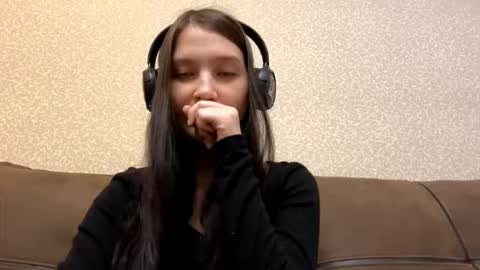Aurora 18yo online show from 12.05.25