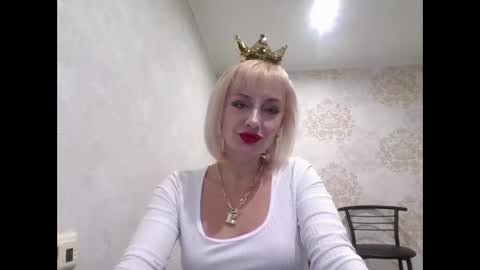 Snapshot of favorite_angel chatting on 12.25.24 favorite_angel online show from 12.25.24