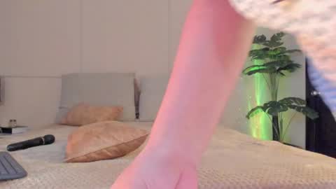 Snapshot of fay_miller2 chatting on 09.25.25 welcome to my world  online show from 09.25.25