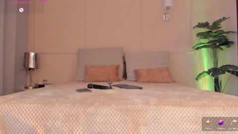 Snapshot of fay_miller2 chatting on 09.26.25 welcome to my world  online show from 09.26.25