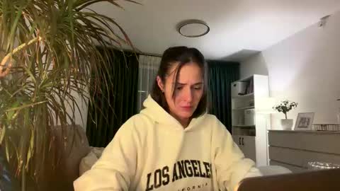 Snapshot of fedariss chatting on 12.19.25 Fedariss online show from 12.19.25