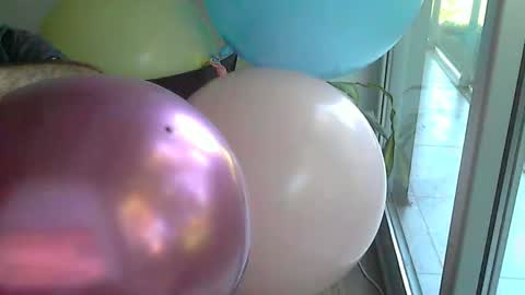 Snapshot of fedeglobos chatting on 12.19.25 fedeGLOBOS online show from 12.19.25