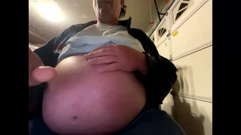 Snapshot of feedmyhugebelly chatting on 05.27.26 feedmyhugebelly online show from 05.27.26