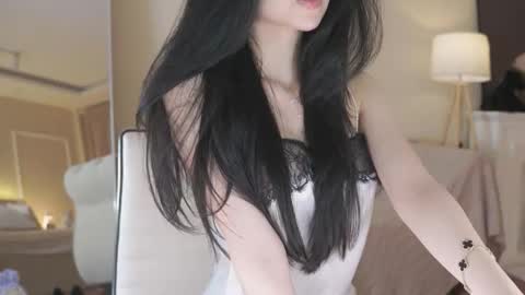 feel_me_00 online show from 10.17.25