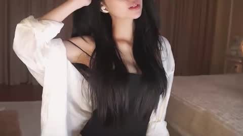 feel_me_00 online show from 11.16.25