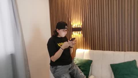 Feelena online show from 02.04.26