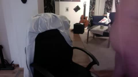 Snapshot of feetkissboy chatting on 11.07.25 feetkissboy online show from 11.07.25