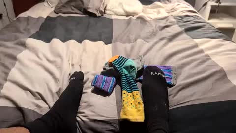 Snapshot of feetofmau chatting on 10.25.25 feetofmau online show from 10.25.25