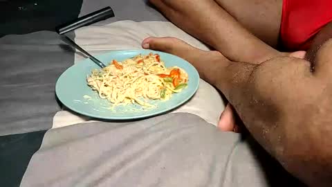 Snapshot of feetofmau chatting on 10.27.25 feetofmau online show from 10.27.25