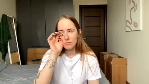 Snapshot of feleciacockrell chatting on 04.28.26 Mary online show from 04.28.26