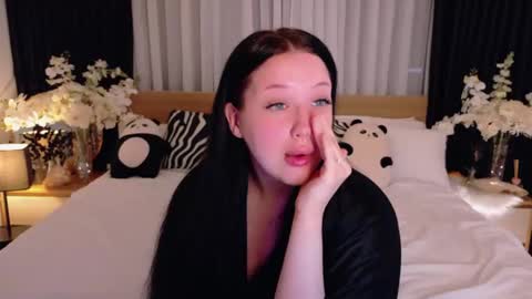 Felicia Herceg online show from 11.13.25