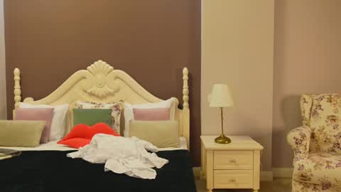 FeliciaKrige online show from 02.26.25