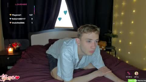 Snapshot of felixcurt69 chatting on 04.22.26 felixcurt online show from 04.22.26