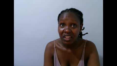 Snapshot of femaqueen chatting on 04.21.26 Navil online show from 04.21.26