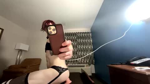 Snapshot of femboidj chatting on 02.04.25 femboidj online show from 02.04.25