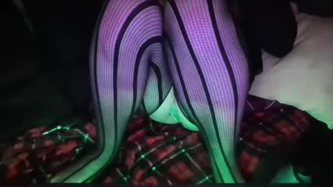 Snapshot of femboywannabe chatting on 01.12.25 ElaraJean online show from 01.12.25