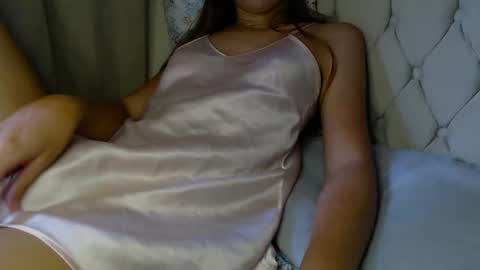 Snapshot of femmeangel chatting on 09.26.25 Alice online show from 09.26.25