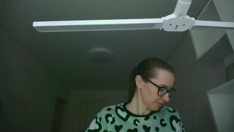 Snapshot of feraliss chatting on 05.19.26 feraliss online show from 05.19.26